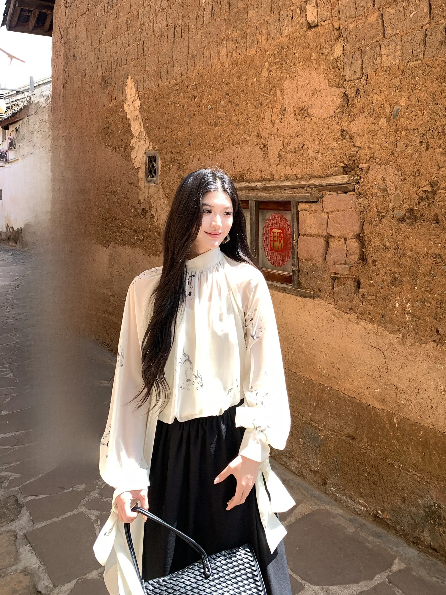 

Элегантная женская рубашка Baita Fei Ma: дизайнерский топ для ранней весны, летний, с длинным рукавом, из полиэстера, с воротником-стойкой, особый дизайн.