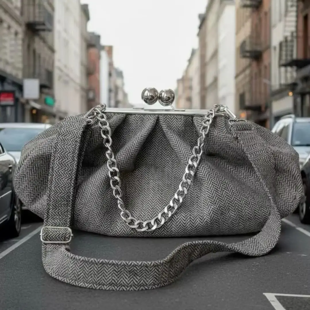 Lost in Vintage Bag radicule grey in mixed wool with a pattern in a scarf, in a stripe, big balls kissing silver frame Clutch