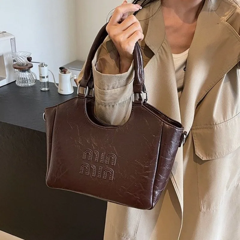 

Simple Designer Diaper Bags For Women Luxury Minimalist Leather Shoulder Bag Vintage Elegant Fashionable Tote