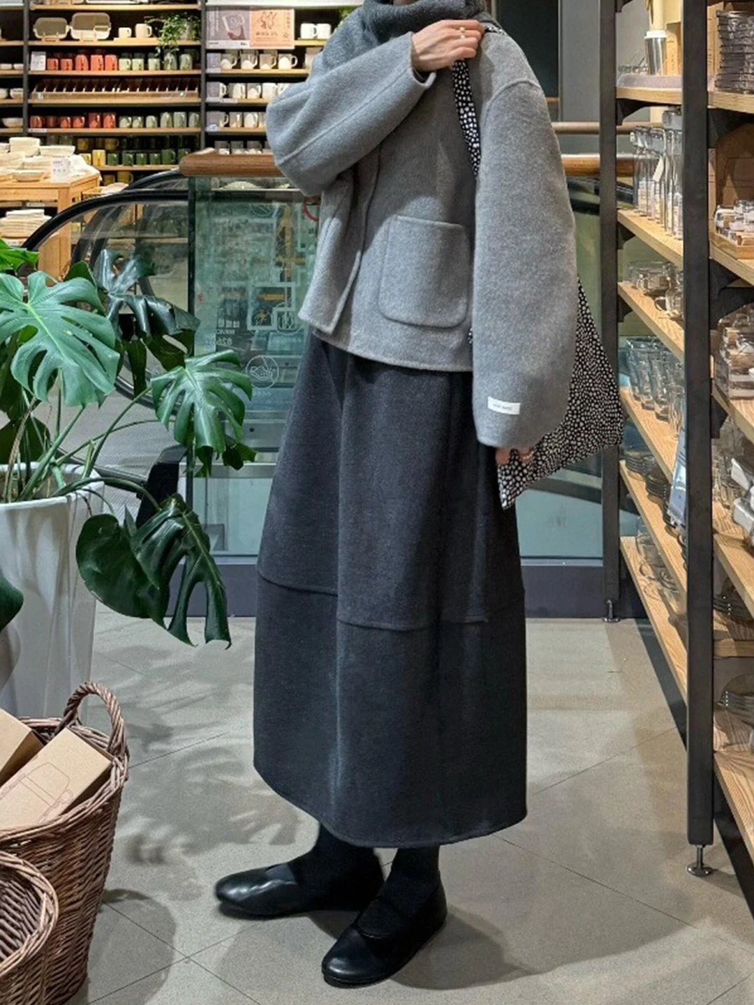 Spódnica midi/maxi z wysokim stanem, elastyczną talią, wzorem w kwiaty, modelująca sylwetkę, dla kobiet plus size.