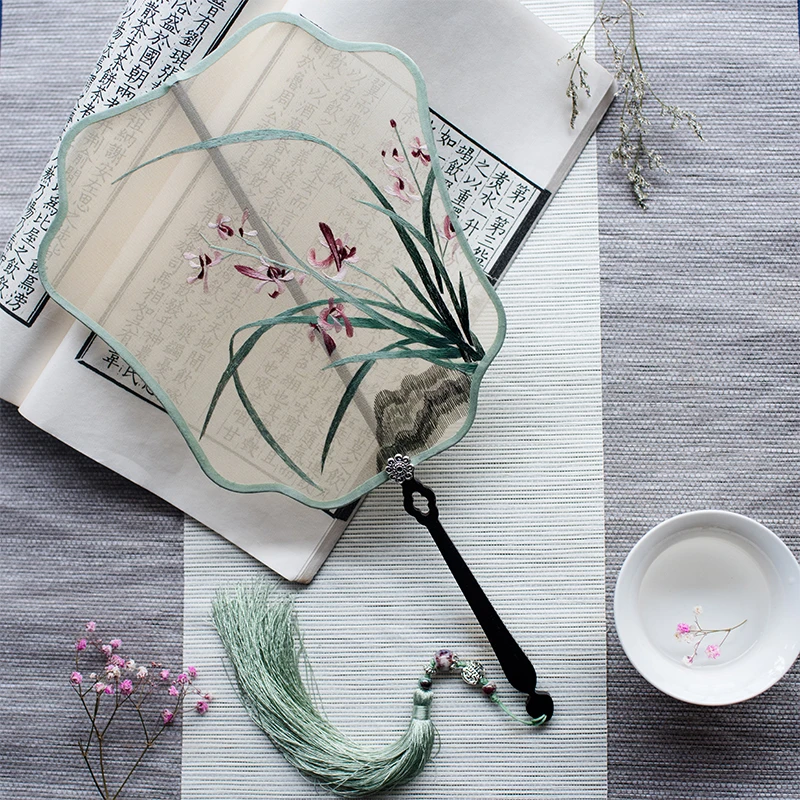 

Double-Sided Handmade Embroidery Classical Court Hanfu Fan Accessories round Screen Suzhou Embroidery Vintage Style Silk