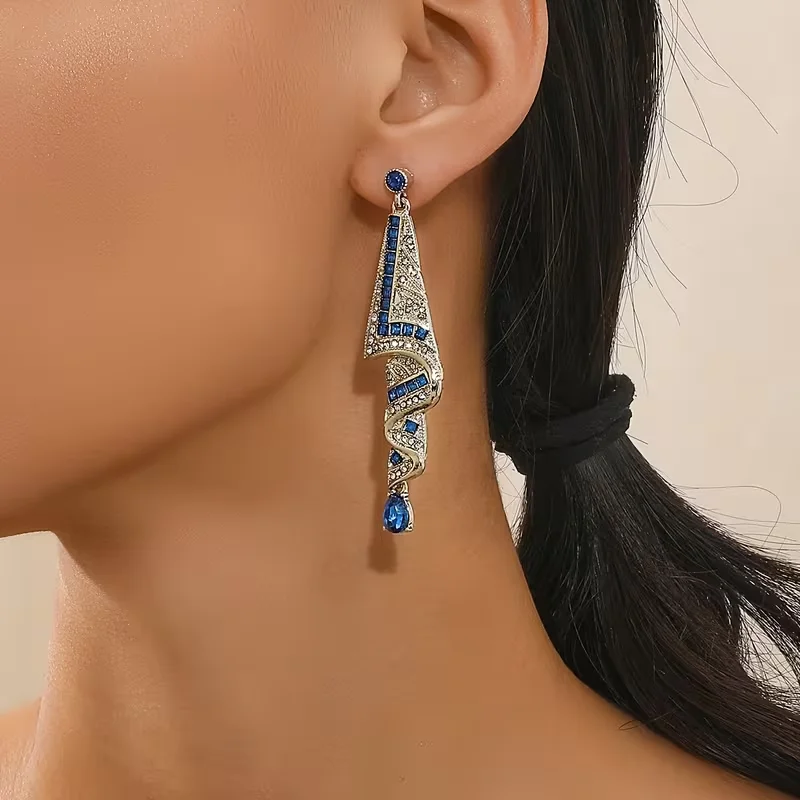 A pair of irregular teardrop-shaped earrings, with a fashionable and exaggerated long design. Ideal Valentine's Day gift.