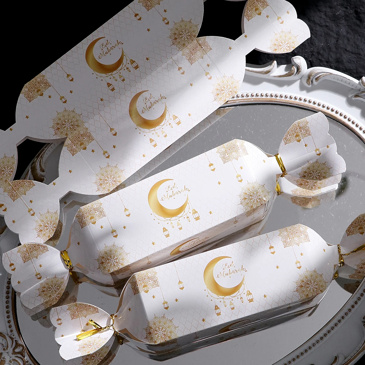 5 elegantes bolsas de regalo para Eid con diseños de linternas colgantes doradas y lazos de cinta, bolsas de regalo lujosas para Ramadán y Eid, adecuadas para dátiles, dulces, chocolates, pequeños regalos, recuerdos de fiesta, dulces de Eid, reuniones familiares, embalaje de regalos festivos, bolsas de papel lujosas, ideales para organizar mesas de Eid y ocasiones especiales.