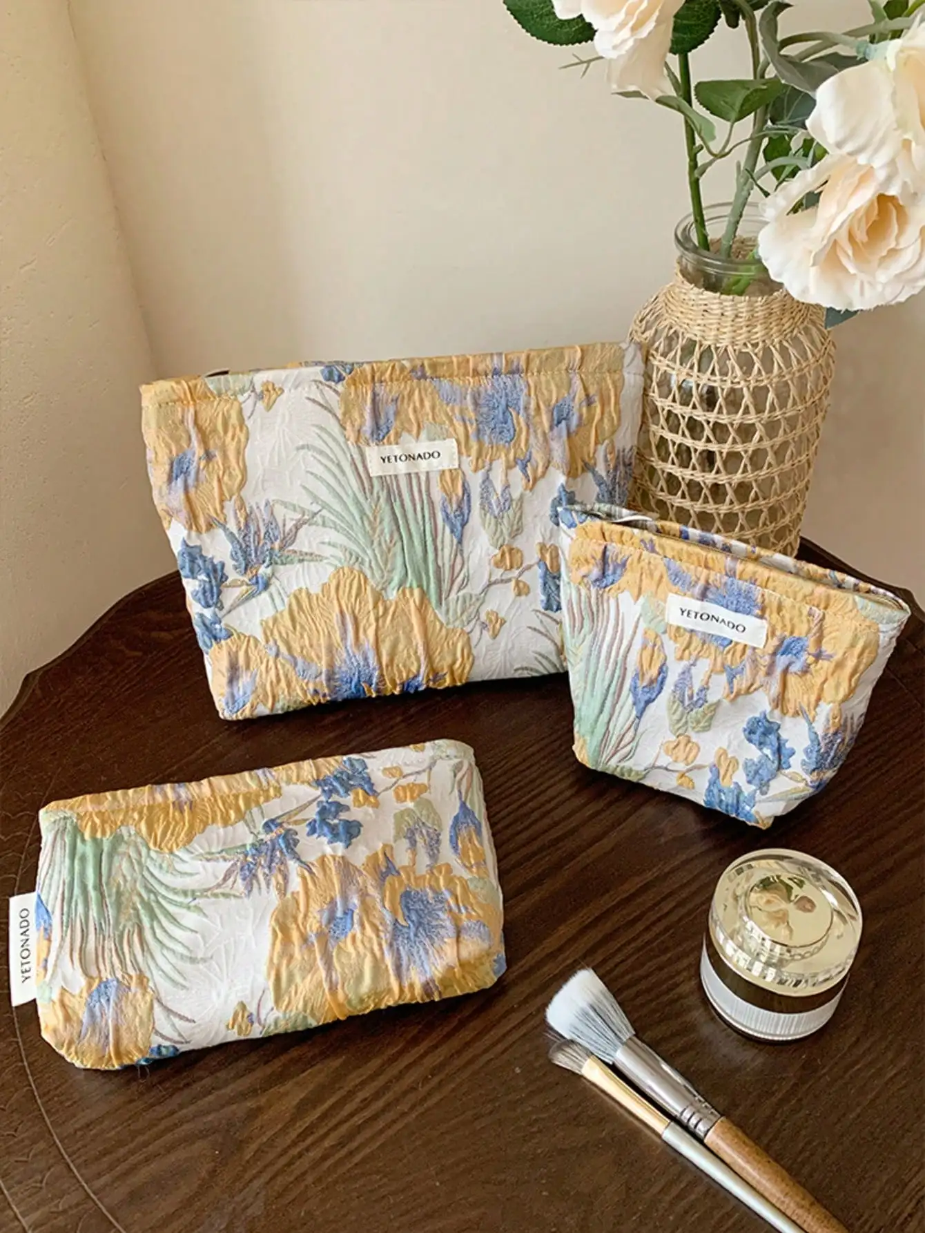 1pc/set Embossed Flower Makeup Bag, Fashion Portable Clutch Bag, Holiday Makeup Bag, Toiletry Makeup Bag, Light Zipper Storage B