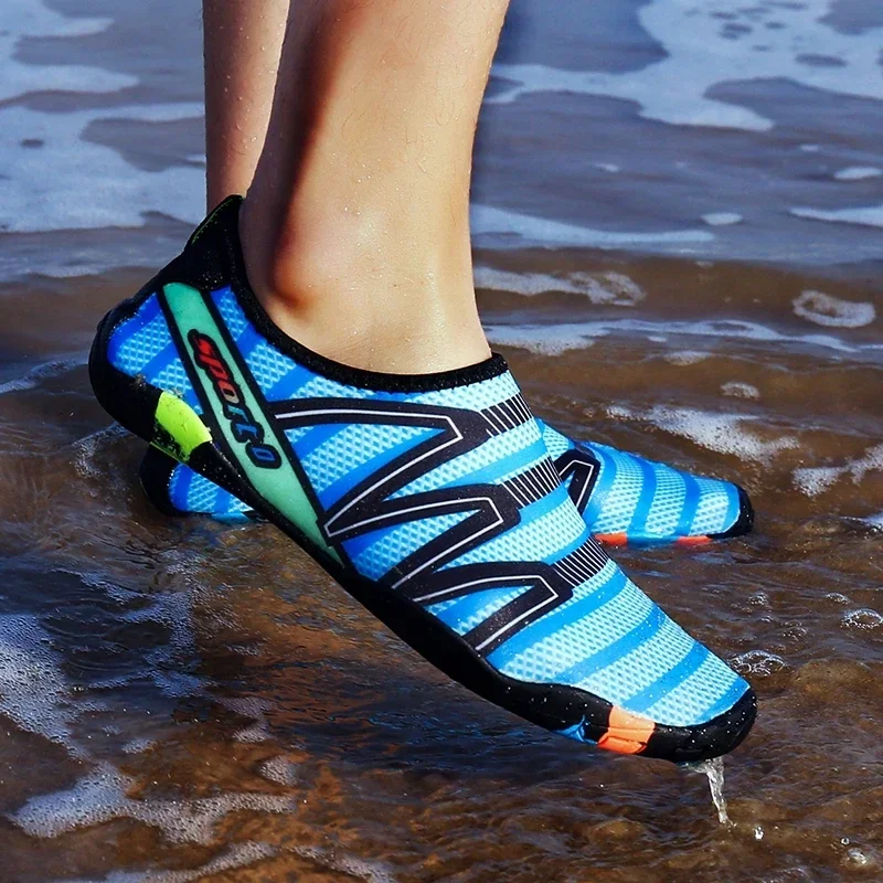 Sepatu pantai pria musim panas uniseks, sepatu Aqua renang Sneakers rendam air berselancar sepatu tanpa alas kaki cepat kering sandal sepatu Sungai