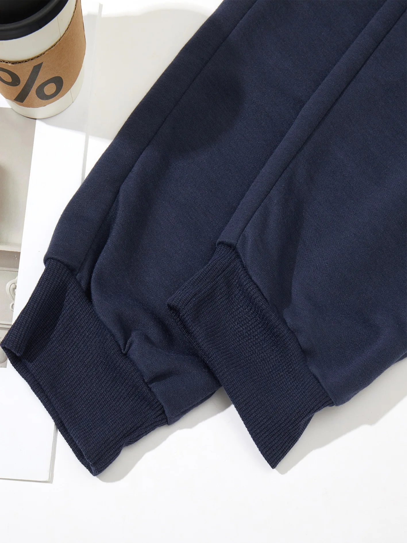 Neue, atmungsaktive Sport-Freizeithose, geeignet für Herren, ideal für Outdoor-Sportarten, Jogging, als Sportbekleidung, Streetwear oder als Sport-Sweatpants. – Detail 15