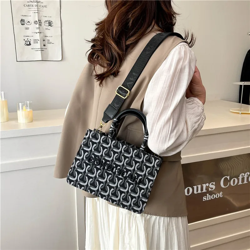 

Designer Women's Handbag, Premium Leather Crossbody Bag, Shoulder Strap Included, Elegant Classic Ladies