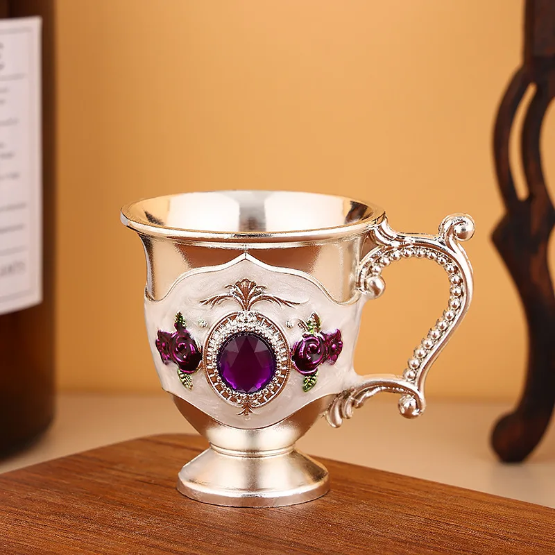 Retro Creative Wine Cup Small Beverage Wine Cup Golden Goblet Cup European Style Home Bar Metal Crafts Wine Cup Gifts