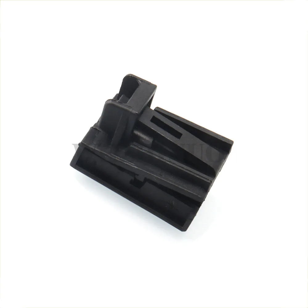 1-2141627-1  5Q0972754   male Audio Socket Tweeter Plug Auto Automotive Instrument Station Connector