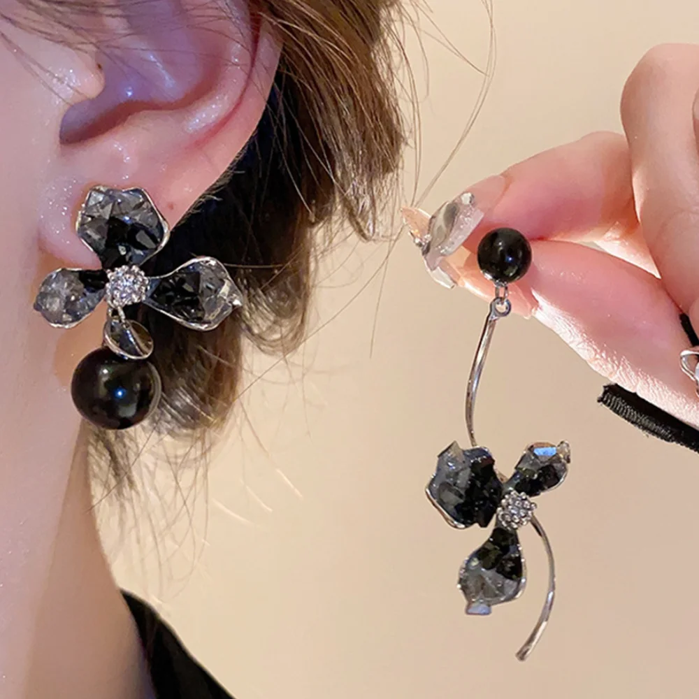 Asymmetric Black Rhinestone Flower Stud Earrings Women Luxury Fashion Dress Accessories 2024 Popular Trends Jewelry Gifts