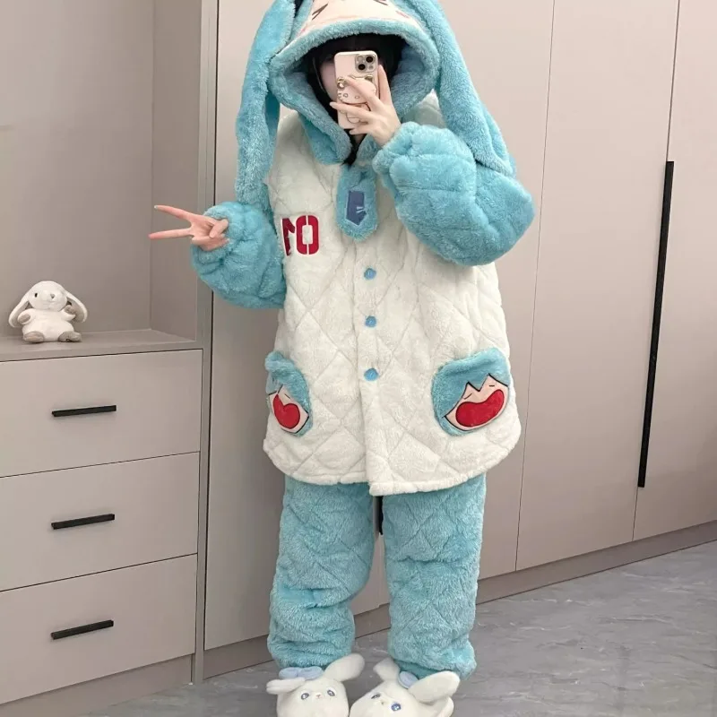 漫画の新作初音ミクアニメ周辺グッズ、女性用フランネル三層キルティングパジャマ、キュートで厚手の女の子用ホームウェアセット