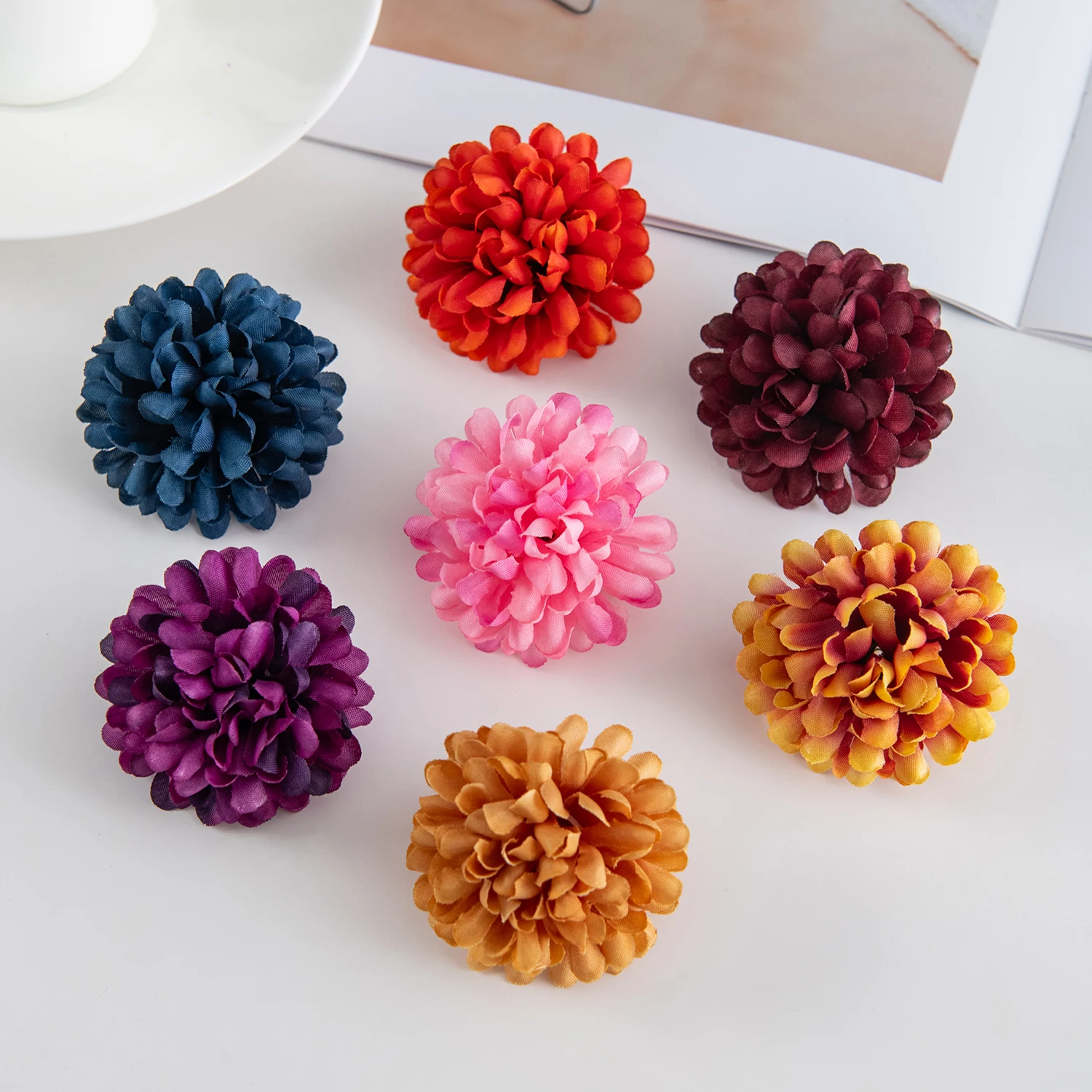 50/100 Stück Künstliche Blumenkugeln Chrysanthemen Heimdekoration Hochzeitskranz Deko Outdoor Garten Braut DIY Geschenkbox Zubehör Günstig – Detail 2
