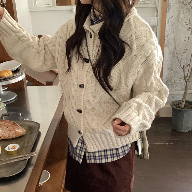 

Winter New Casual Warm Horn Buckle Cardigan Knitted Sweater Women