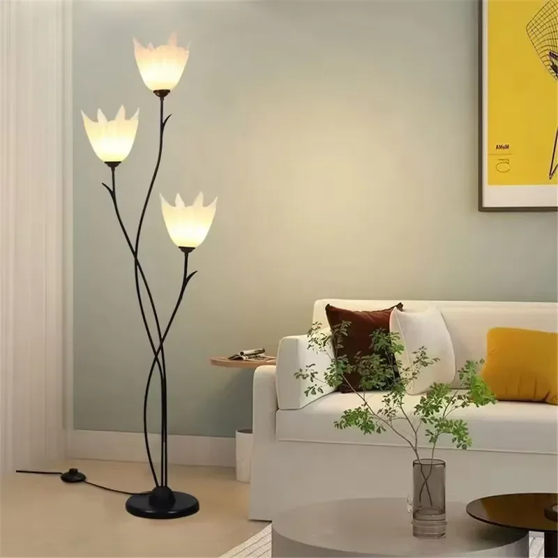 Modern three-headed white flower floor lamp living room creative art standing lamp bedroom home