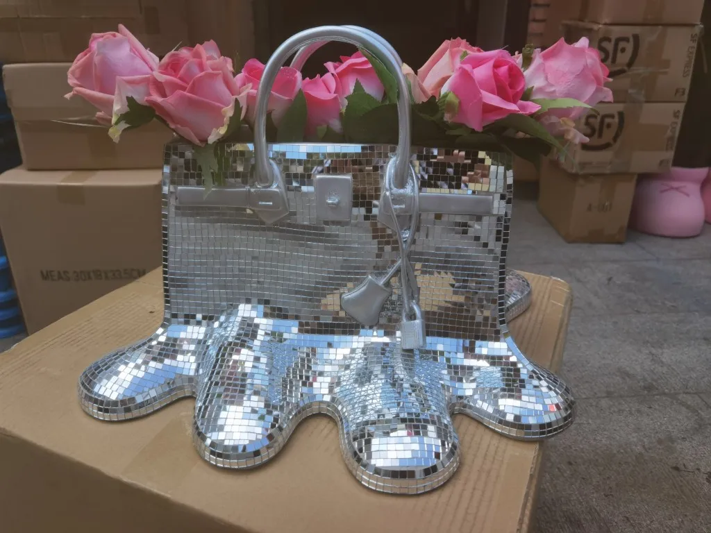 

Patch high-end bag vase flower ornament sculpture light luxury modern abstract trend trend brand