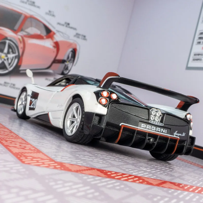 

Модель автомобиля из сплава CCA 1:32. Супер спортивный автомобиль Pagani имеет звук и освещение, подходит для коллекции и можно подарить в подарок.