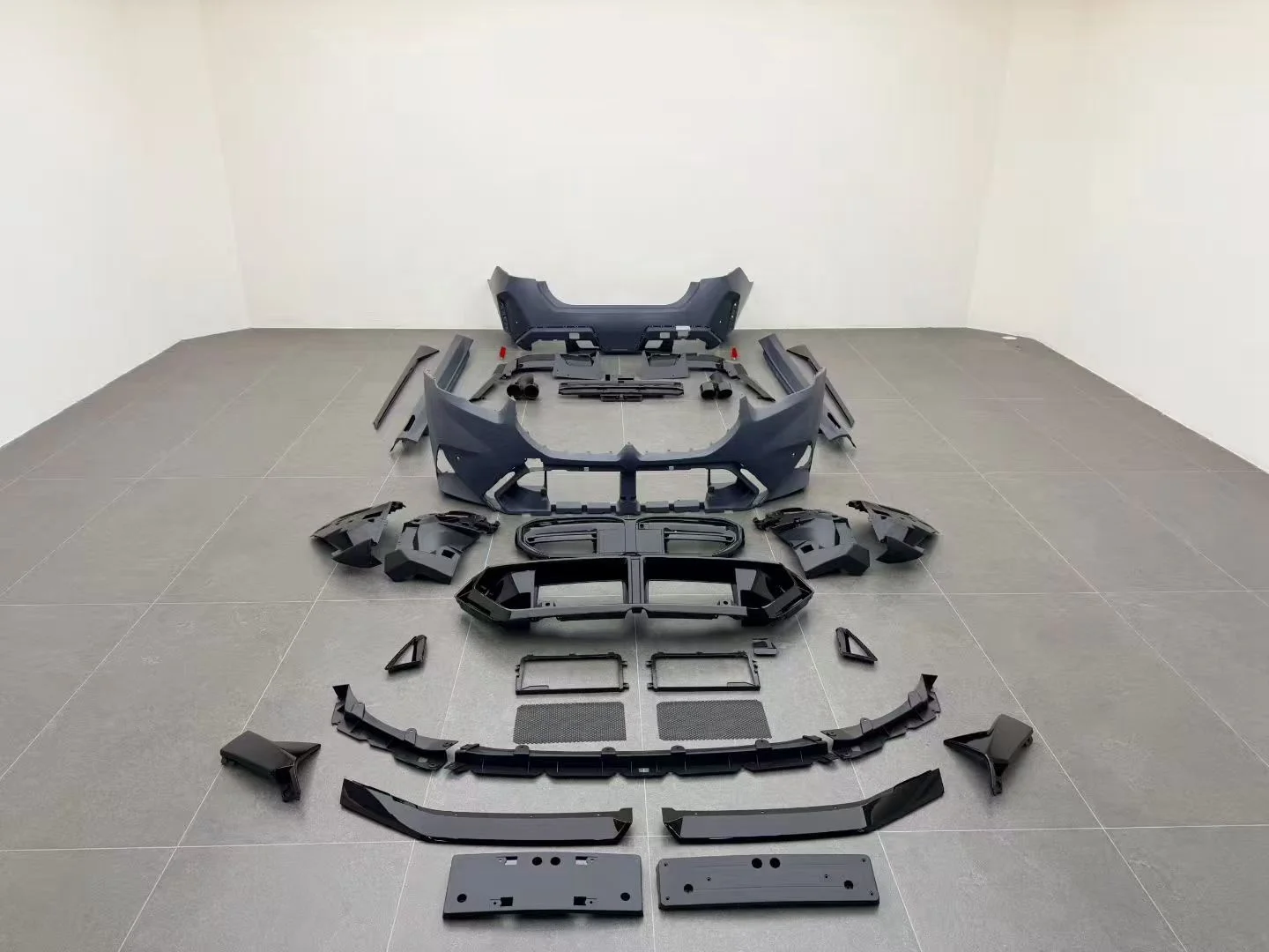 

Комплект обвеса в стиле M5: передний и задний бамперы, а также боковые пороги для BMW 5 серии G60 G68, запчасти для автомобилей 2024-2025