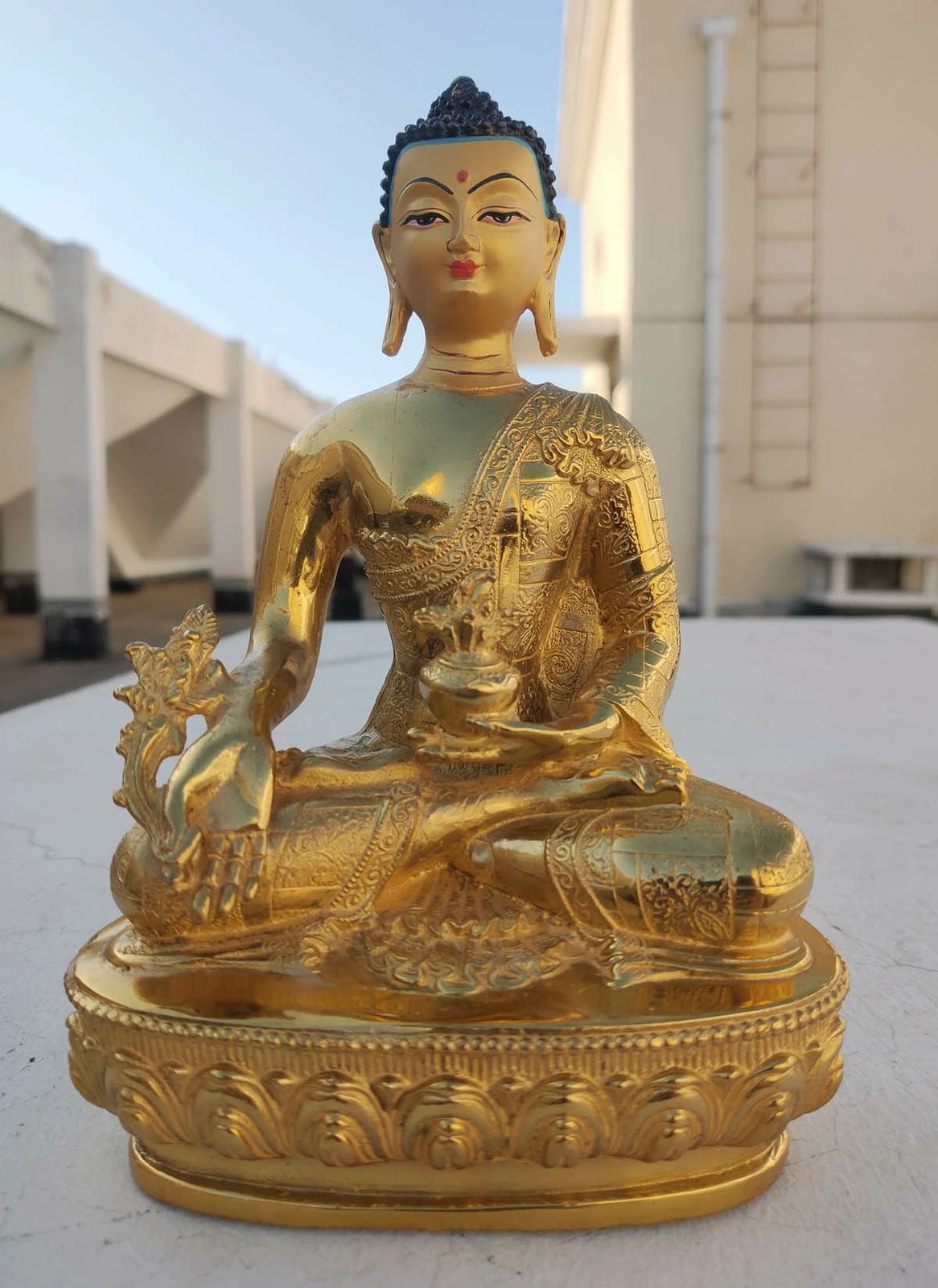 

Antique bronze Sakyamuni treasures Menla Medicine Buddha Statues
