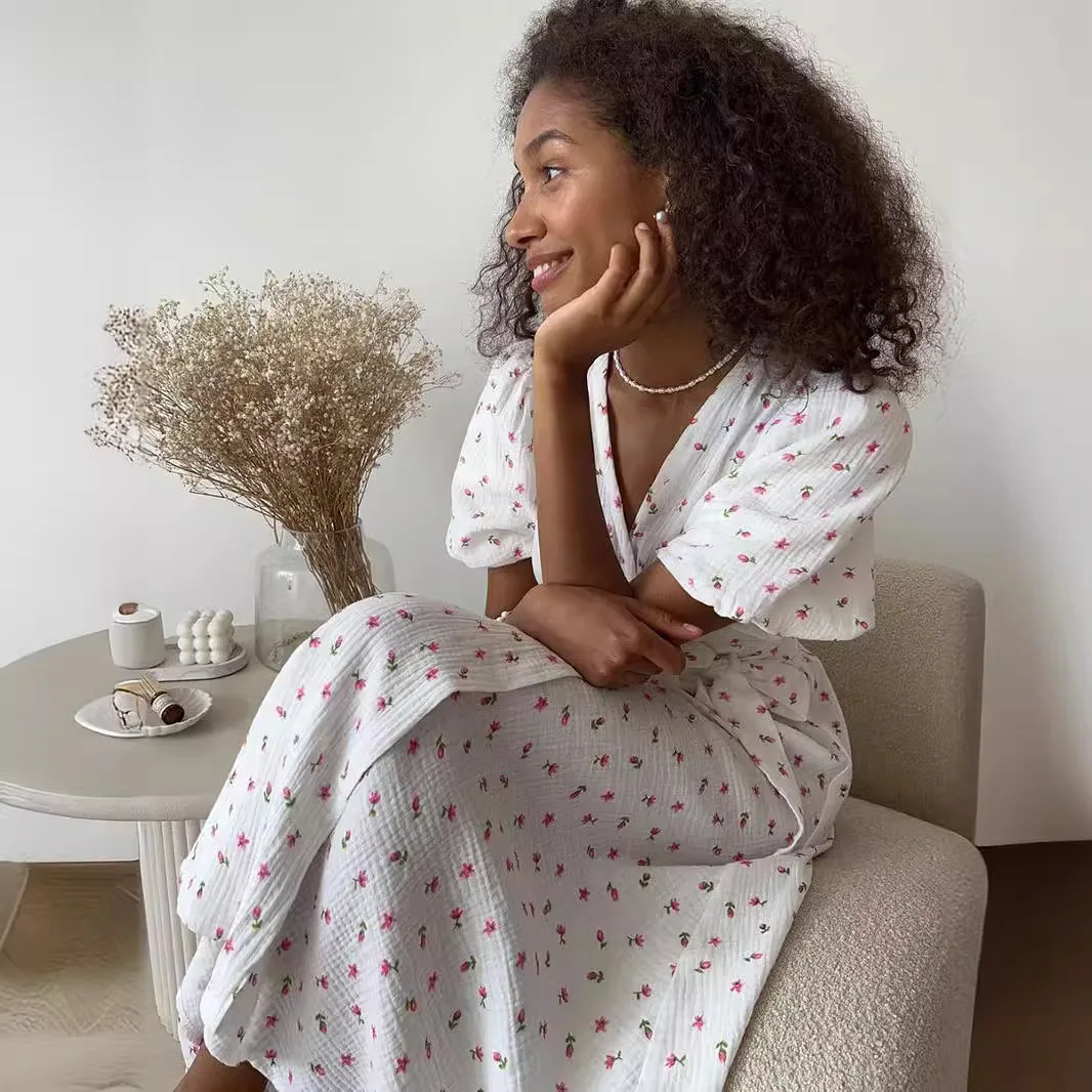 ชุดเดรสผ้าฝ้ายพิมพ์ลายดอกไม้สำหรับฤดูร้อน รุ่นใหม่สำหรับผู้หญิง แขนพองทรงบับเบิ้ล คอวี พร้อมเข็มขัด  ผ้าระบายอากาศ ใส่สบาย