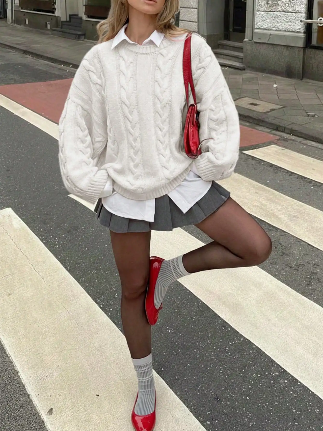 

Женский свитер крупной вязки оверсайз со спущенным плечом, свободный крой для повседневной носки и зимы