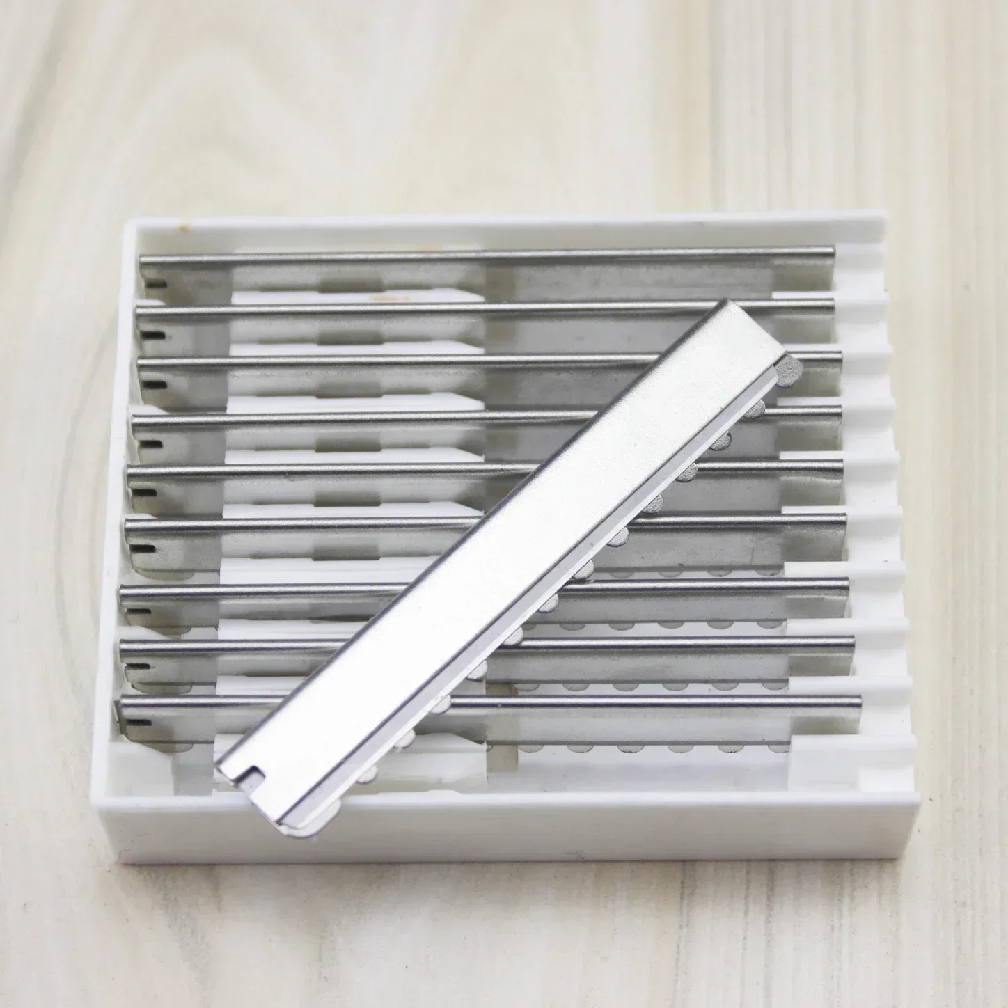 10 pcs Safety Hair Shaving Blades Barber Stainless Steel Hairdressing Trimmer Thinning Cutting Blade Salon Hair Knife Blades
