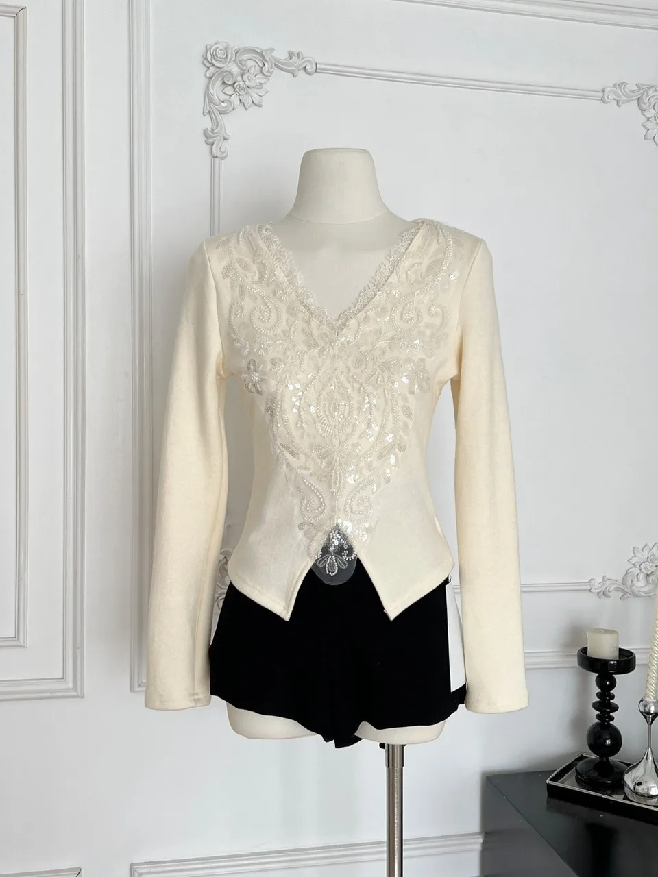 

2025 Early Autumn New Sle Heavy Embroidery Lace Splicing Knitted Top Women's High-End Versatile Base irt Polyester Fiber