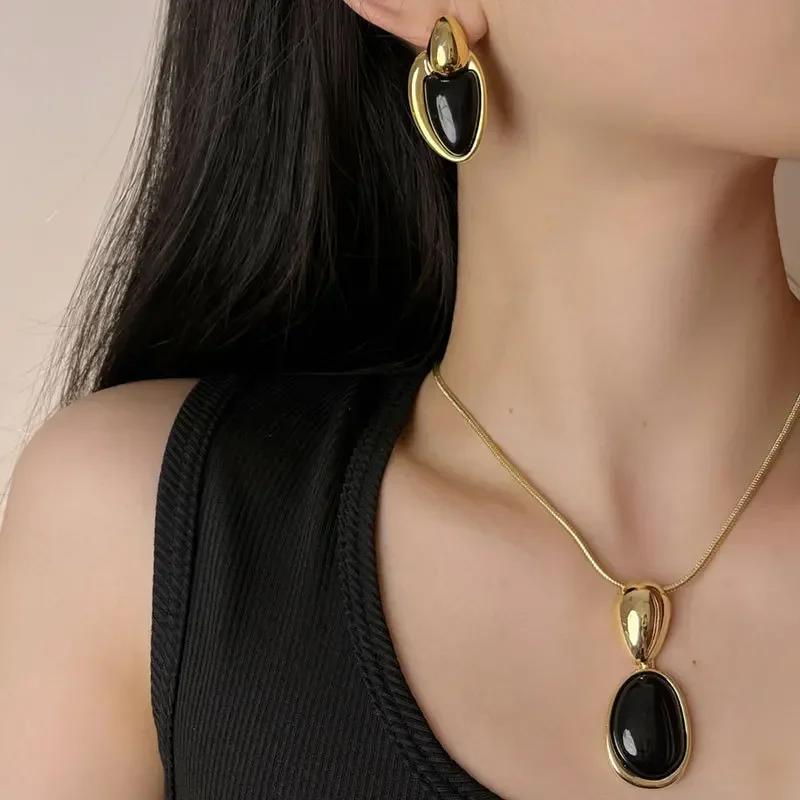 

New irregular splicing oval black agate necklace earrings meter premium water drop versatile set