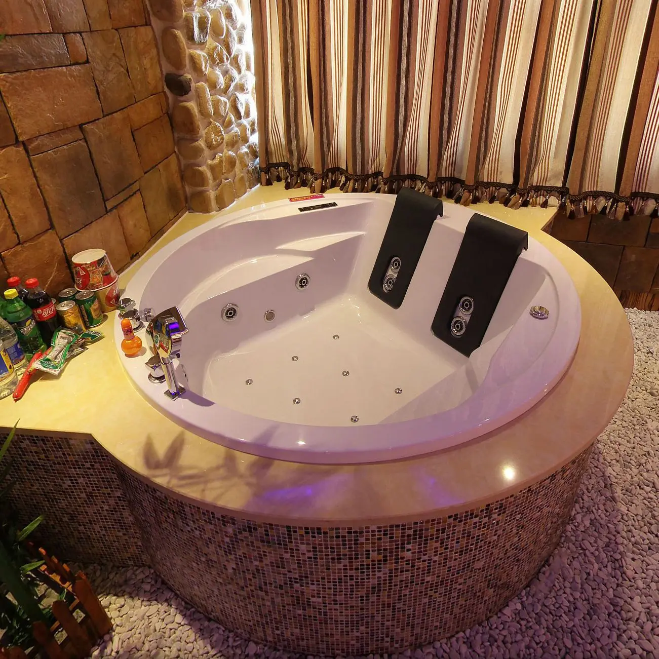 Acrylic Double Engineered Bath Embedded Freestanding Massage Surfing Round Bath