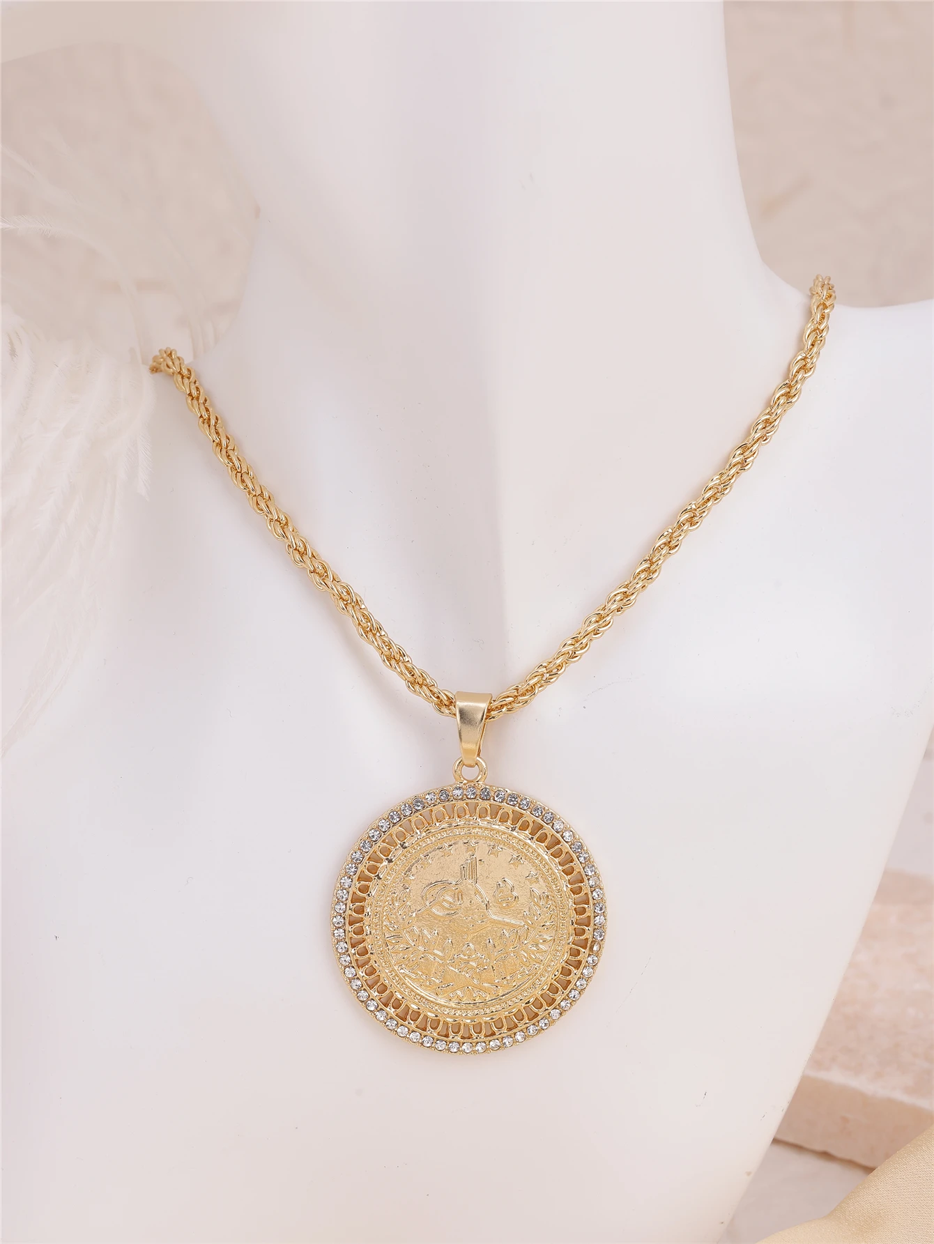 France Round Pendant Napoleon Figure Coin Necklace Chain In Gold Color European Royal Jewelry Pendants for Women Slid Chain