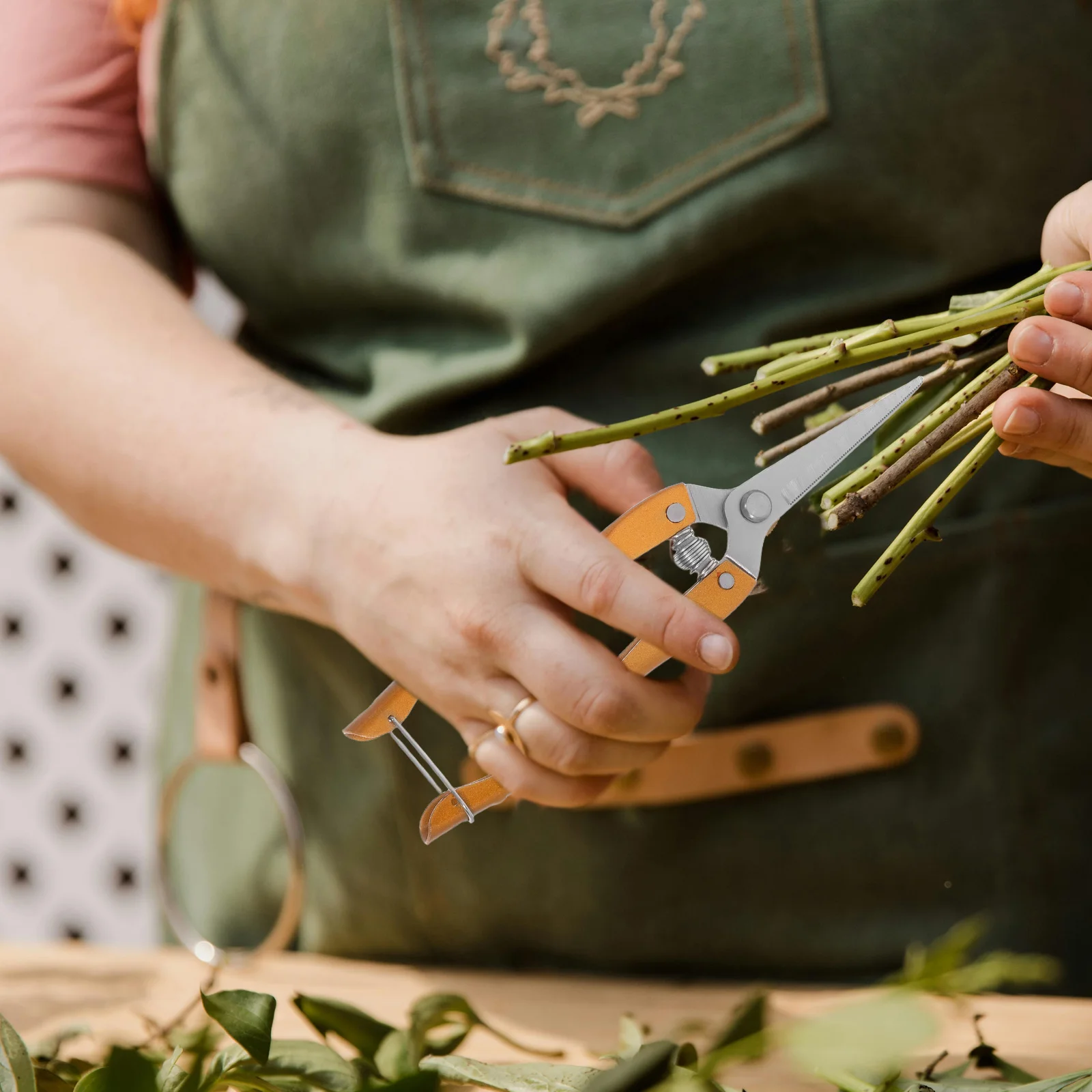 

2Pcs Garden Shears Pruning Shears Nonslip Handles Easy Operate Store Premium Stainless Steel Durable Rustproof Gardening Hand