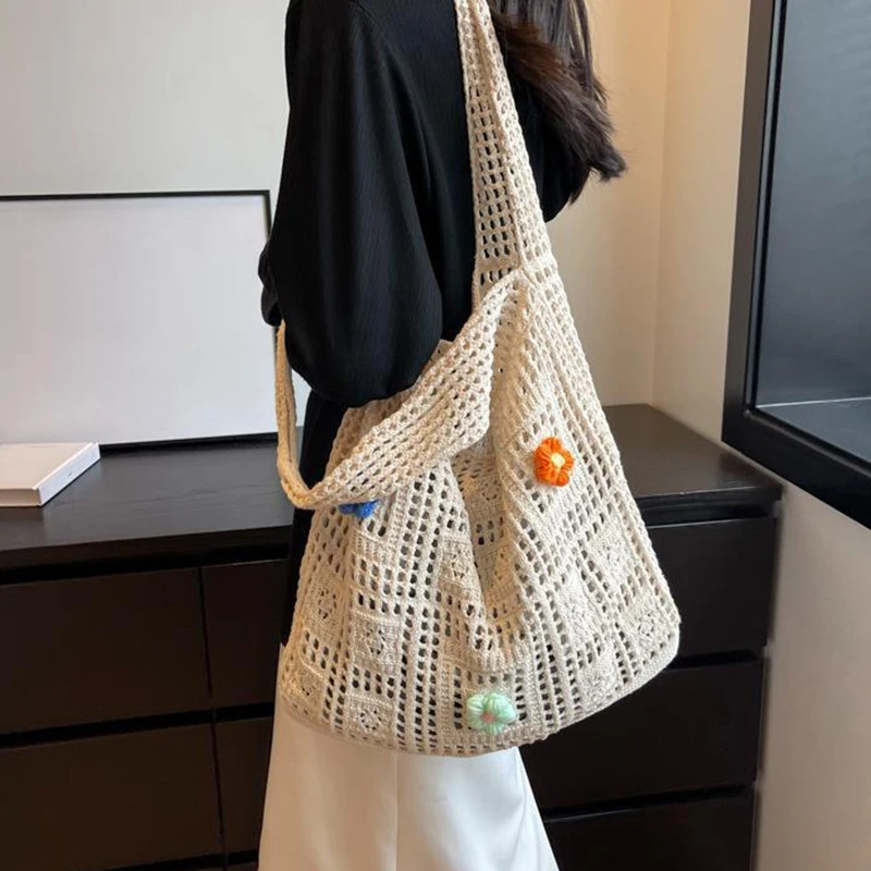Tas Tangan Rajutan Bunga Desainer Tas Tote Kapasitas Besar Wanita Dompet Tas Pantai Musim Panas Paket Wanita Tas Bahu Anyaman Berongga