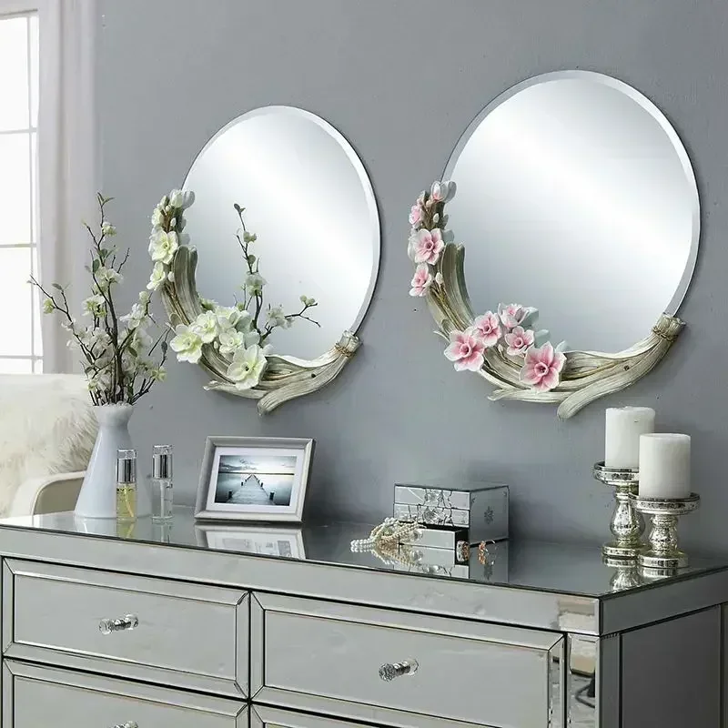Gold Vintage Nordic Wall Mirror Retro Design Nostalgic Charm Luxury Wall-Mounted Vanity Mirror for Bedroom Decor