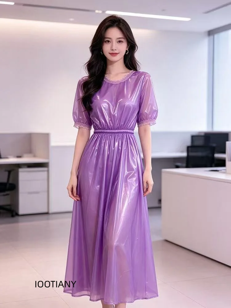 Glänzendes, transparentes PVC-Midi-Kleid für Damen, elegantes Design, kurze Puffärmel, elastischer Bund, fließendes, langes Kleid, ideal für Raves, Cosplay und als Clubbekleidung. – Detail 4