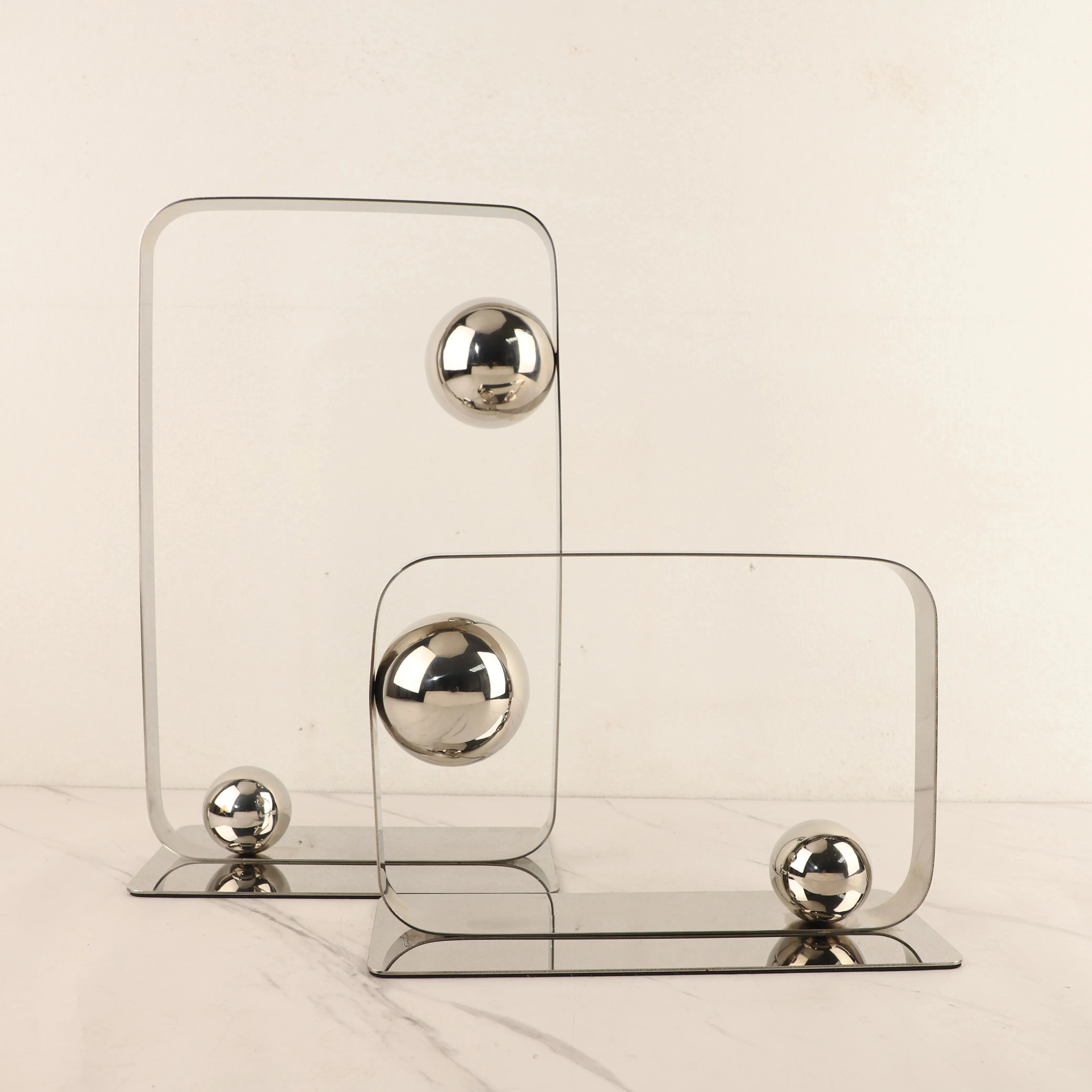 

Simple Home Decoration Artworks Living Room Table Tabletop Ornaments Metal Ball Transparent Glass Photography Props Handicrafts