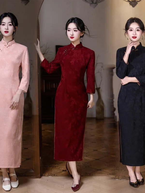 

Улучшенный жаккардовый длинный китайский традиционный костюм с цветочной вышивкой и низким разрезом, для повседневной носки, с длинными рукавами