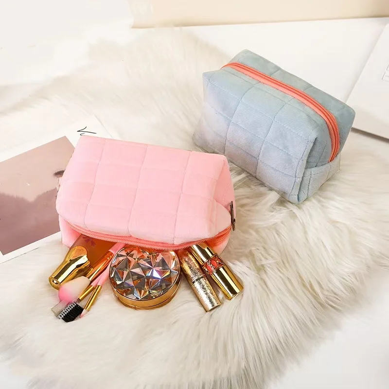 Soft Checkered Quilted Makeup Bag, Large‑Capacity Japanese Minimalist Zipper Cosmetic Pouch for Brushes Personal Care Storage