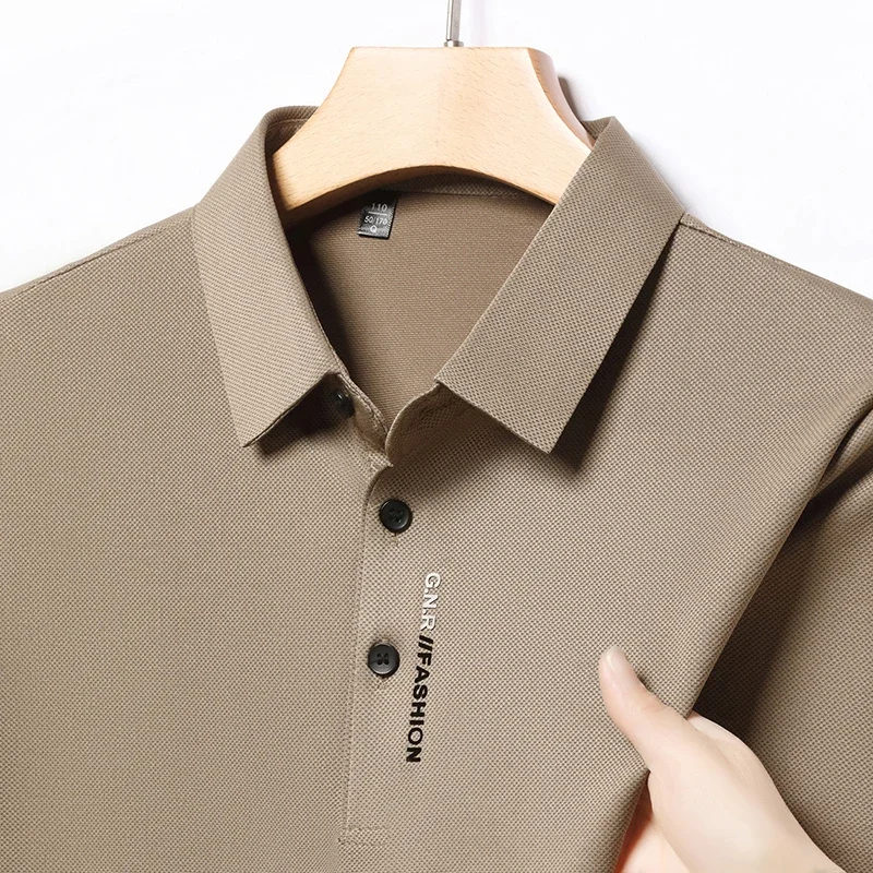 New Men's Business Casual Short Sleeved Shirt with Badge Solid Color Polo Shirt Fashionable Breathable Comfortable Versatile Top