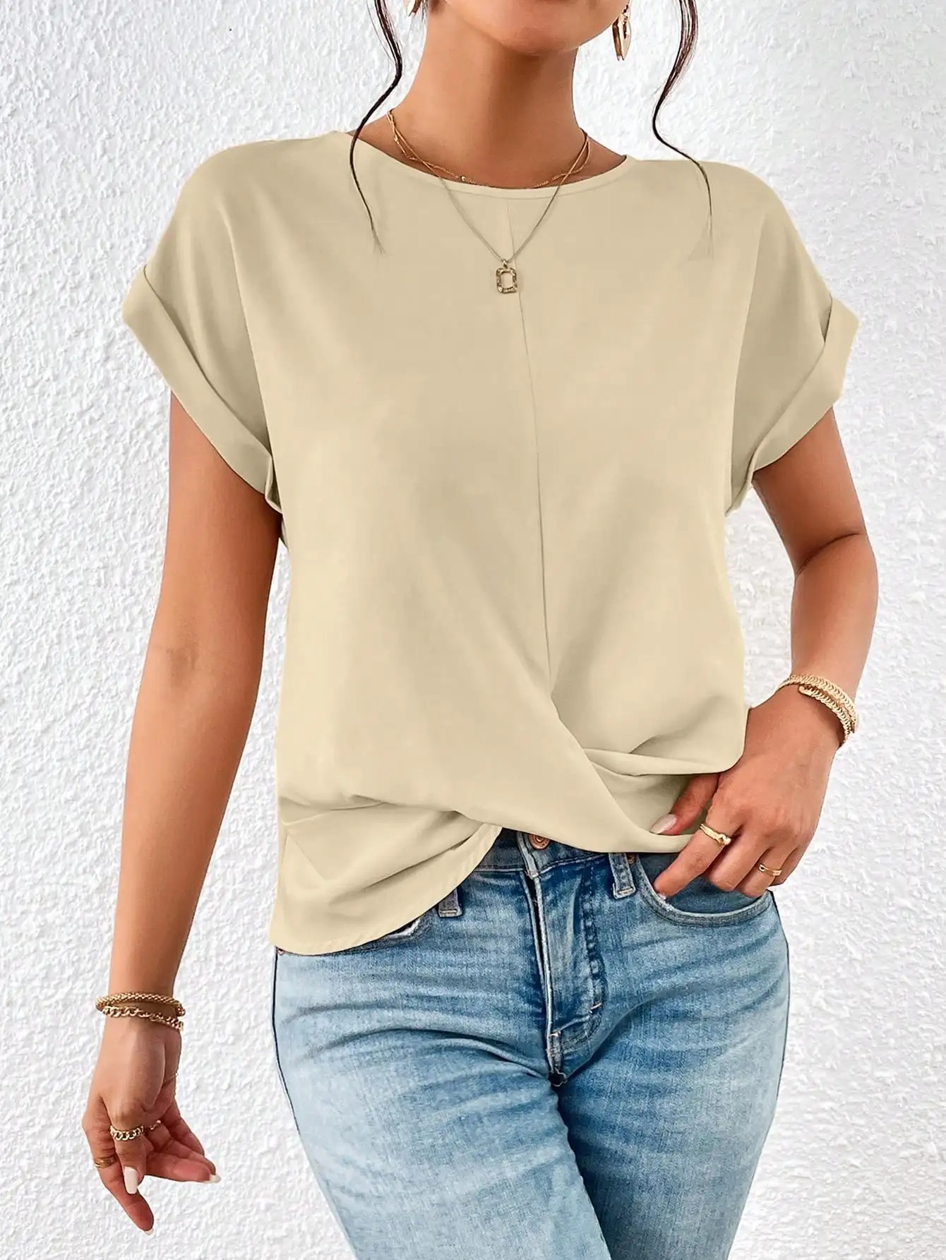 Korean version of the summer women\'s fashion temperament round neck sleeve loose design sense of folds and kinks blouse