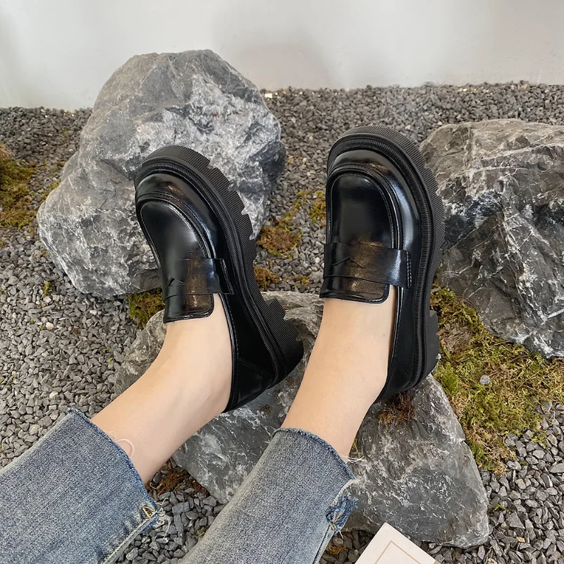 Nuove scarpe da donna in pelle stile britannico primavera PU nero Muffin studente pompe singole mocassini da donna retrò scarpe da donna scarpe Oxford