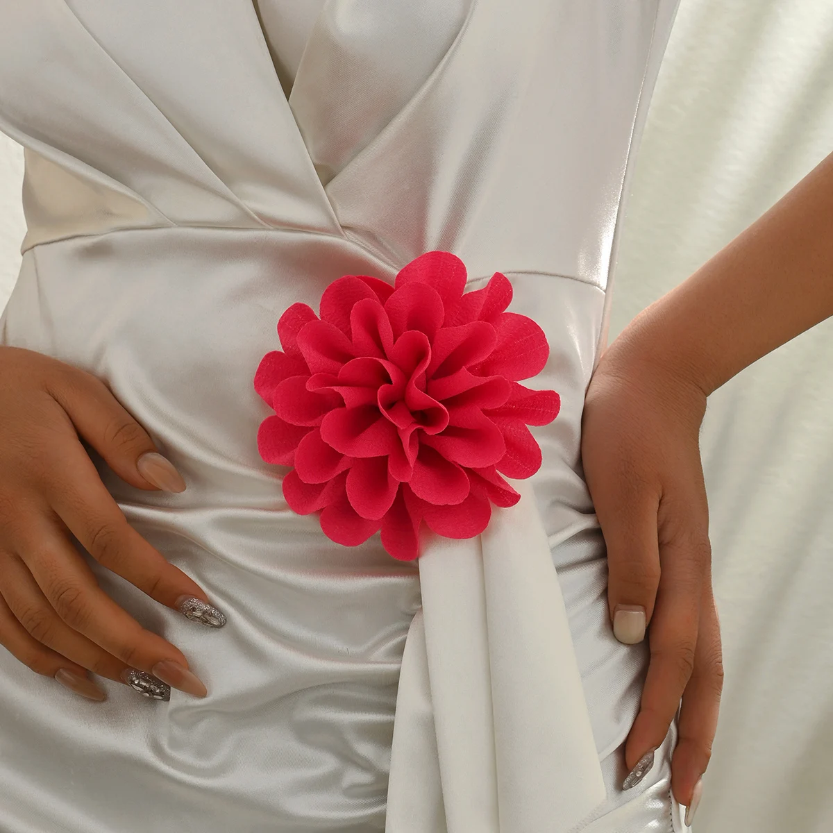 12CM Bohemia Elegancka broszka z kwiatów z tkaniny dla kobiet Ślubne wykwintne ręcznie robione warstwowe kwiatowe szpilki do klapy Biżuteria ślubna na imprezę