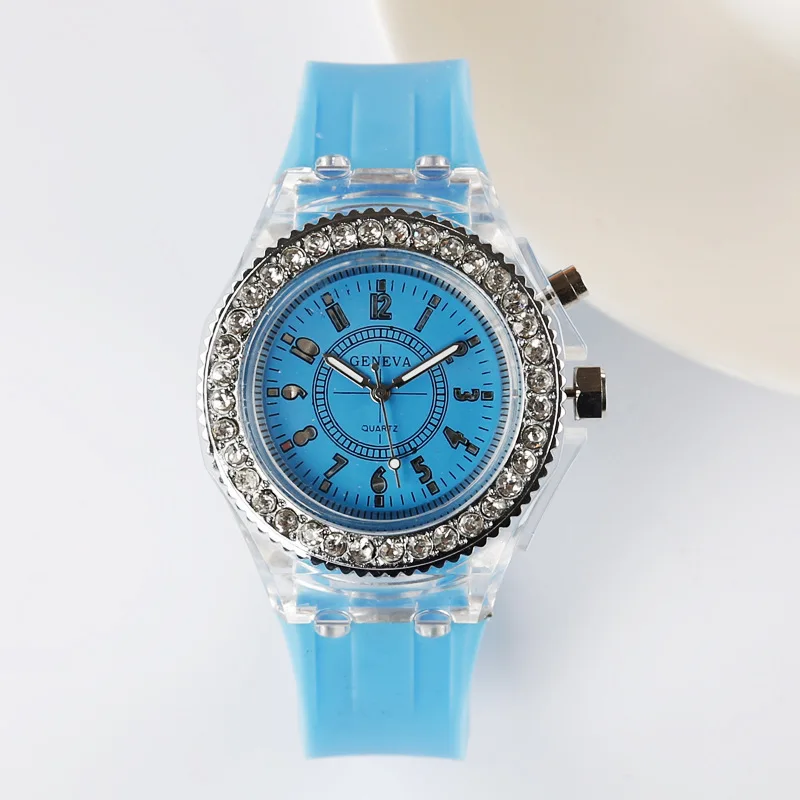 Leuchtende Quarzuhr für Damen, Persönlichkeits-Strass-LED-Modeuhr, Genfer Armbanduhr für männliche und weibliche Studenten, Paar-Jelly-Uhren – Detail 4
