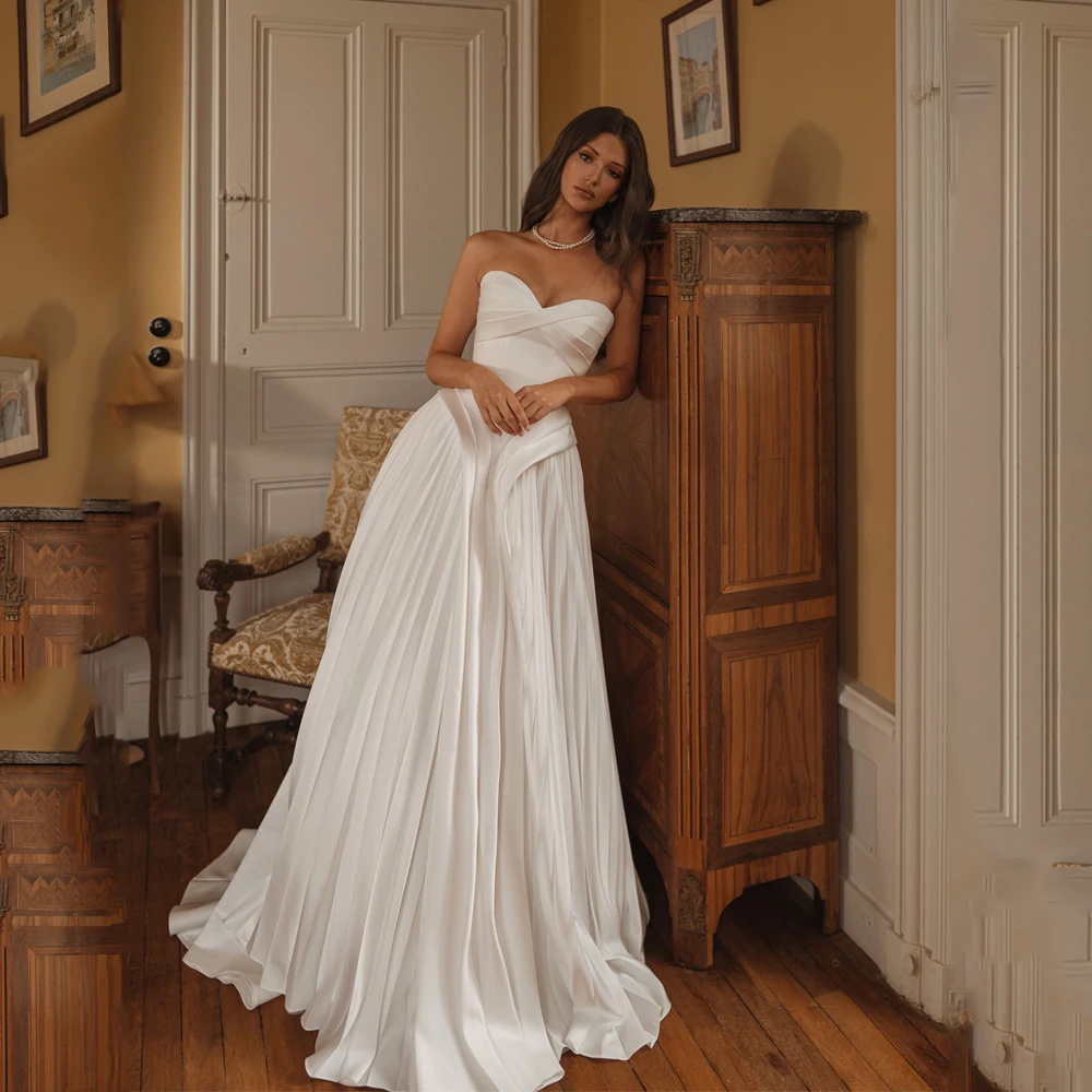 

Customized Pleat Satin Wedding Dress Strapless Bridal Dress Exquisite Button Back A-Line Gown for Bride Elegant Party Attire