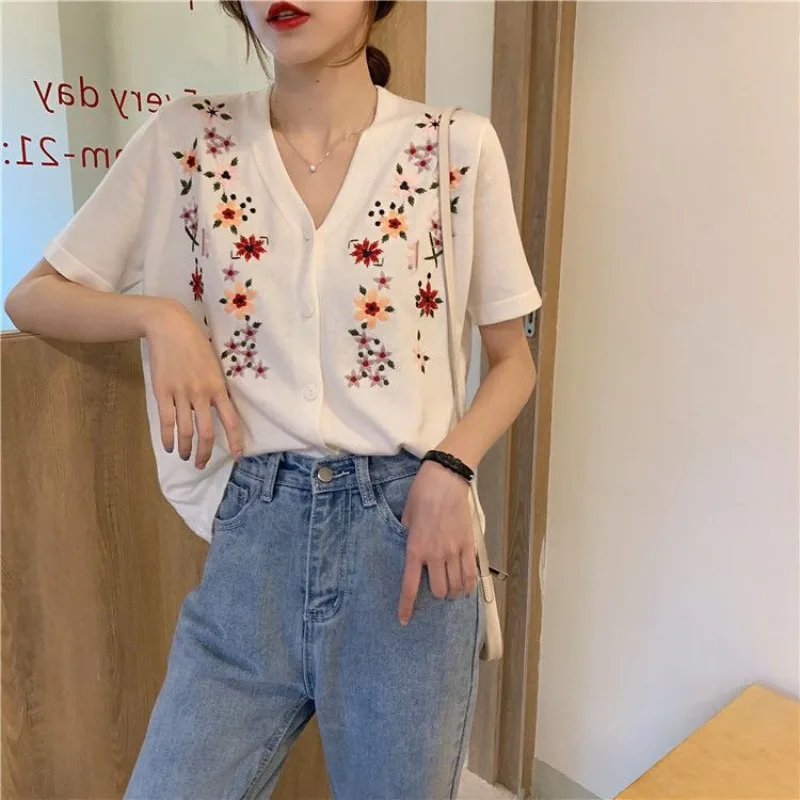 

Summer Cardigan Women Short Sleeve Vintage Floral Embroidery Retro V-neck Trendy Causal Korean All-match Knitted Feminine Cozy