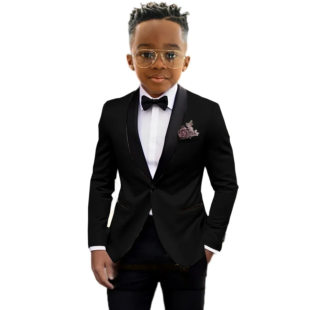 بدلة سهرة بيضاء أنيقة للأولاد مع طية صدر شال أسود لحفلات الزفاف وحفلات أعياد الميلاد طقم بدلة للأولاد أداء البيانو طقم بدلة للأولاد