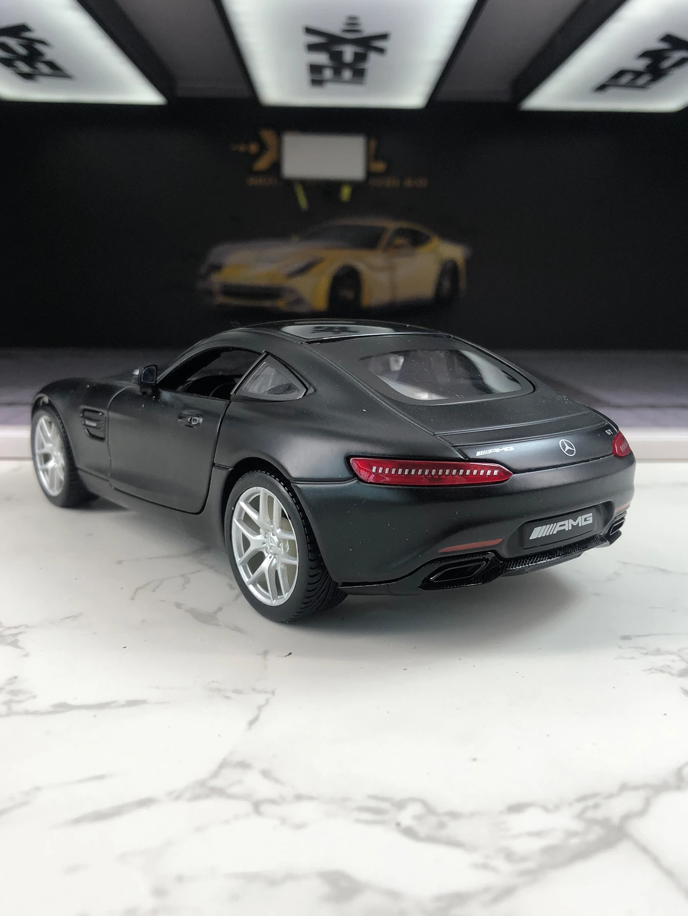 Mobil model Mercedes Benz AMG GT Maisto 1:24, simulasi paduan seng, ornamen statis, mobil koleksi logam, hadiah