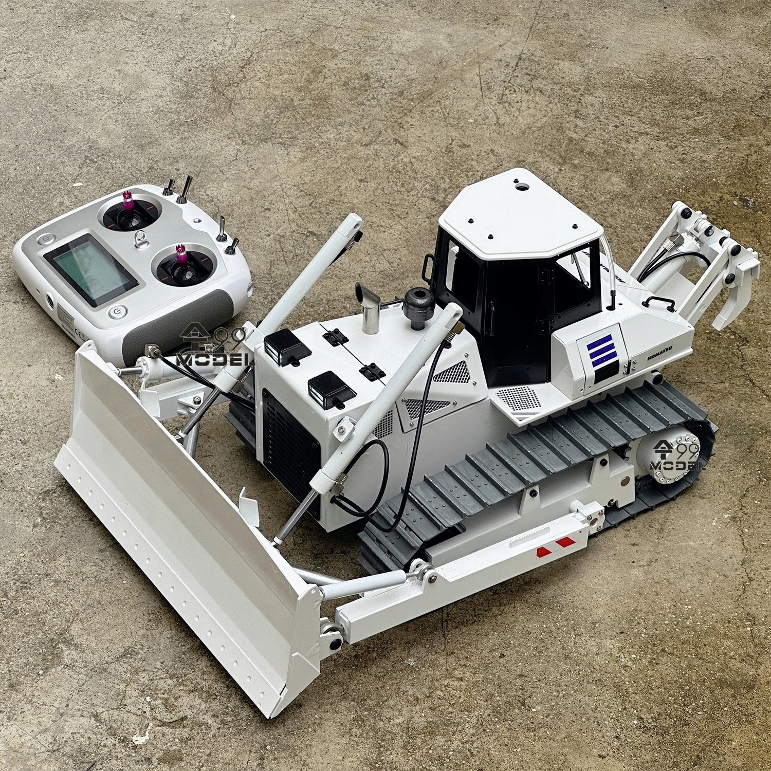 Metal RC Bulldozer 1/14 Hydraulic RC Bulldozer Model with Lighting System and Brushless Hydraulic Pump Remote Control Car Toy