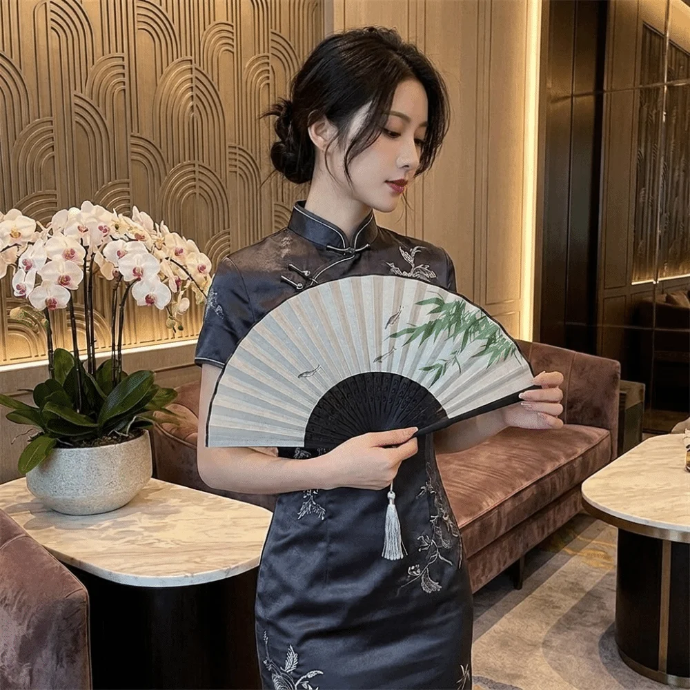 Decorative 7-Inch Ancient Style Folding Fan Traditional Handmade Hand Cranked Fan Classical with Tassels Dance Fan Performance