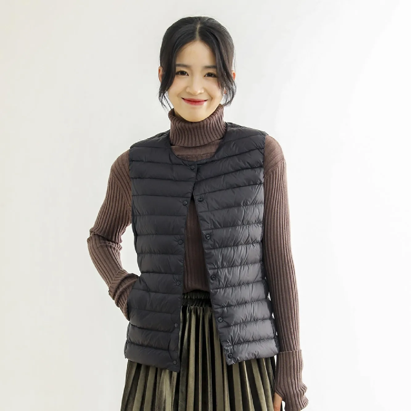 Women 90% White Duck Down Vest Soft Ultra Light Sleeveless Jacket Winter Portable Winter Warm Liner with Button