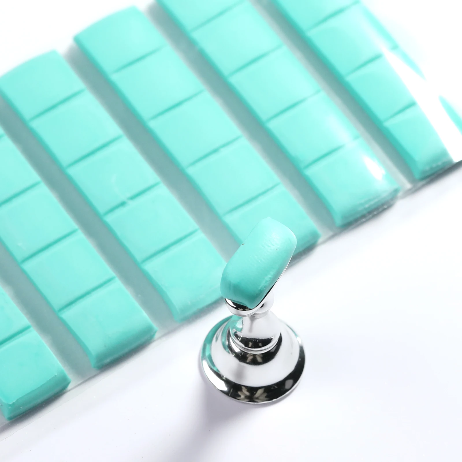 Thumbnail 2 - #5 Latest Manicure Glues Updates