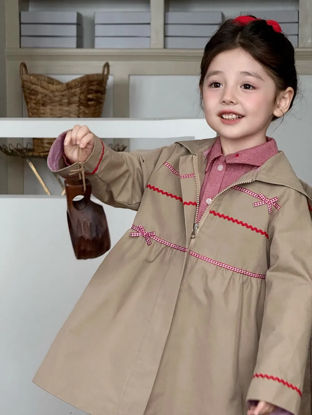 

Autumn kids girls clothes baby outerwear coat Sweet girl khaki windbreaker coat red striped patchwork hoodie